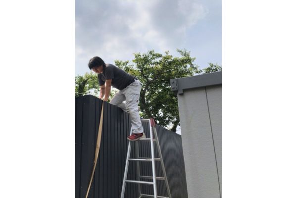 薄いグレー調作業着