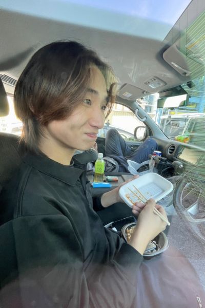 お昼中の社員(上石)