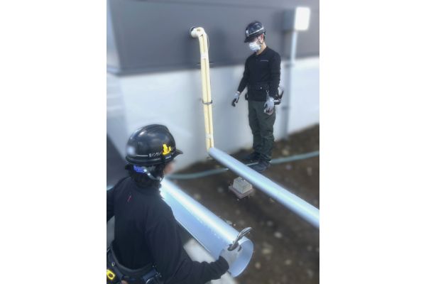 2人で施工中写真