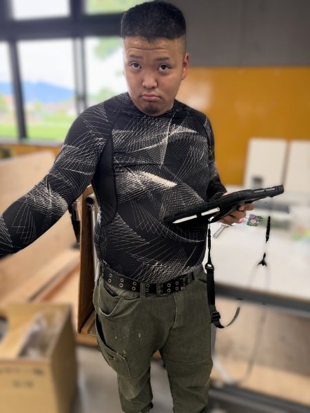 仕事モードの山田