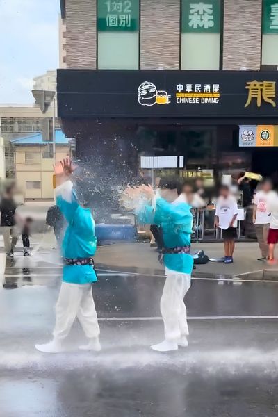 水浴びの様子⓶