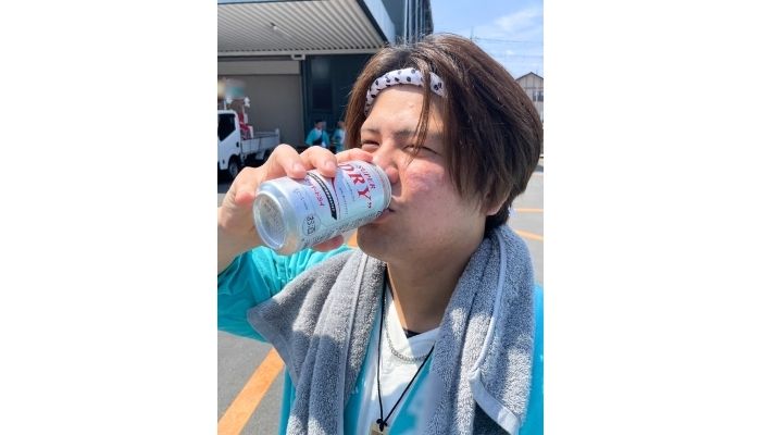 ビールを飲む後藤くん