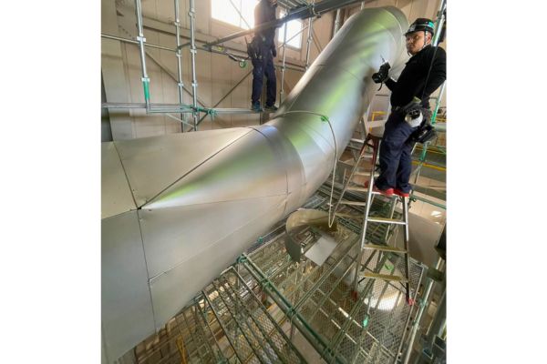 足場での作業写真