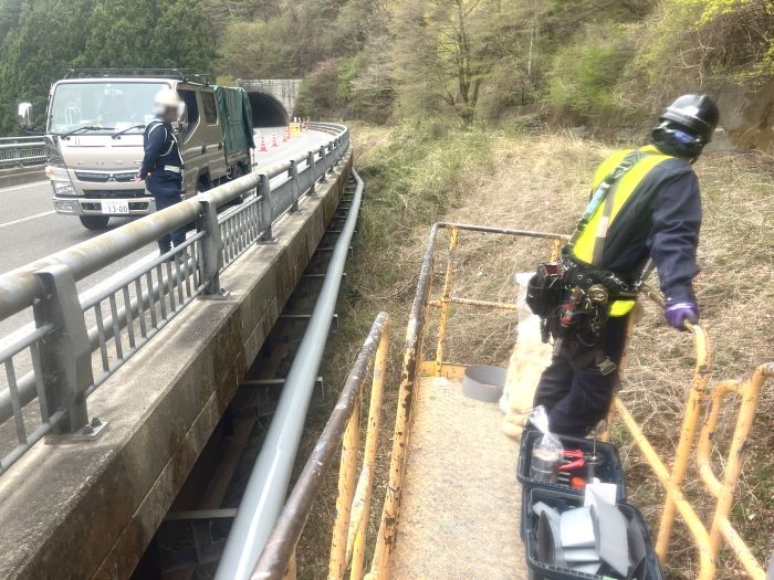 橋梁点検車使用の施工写真