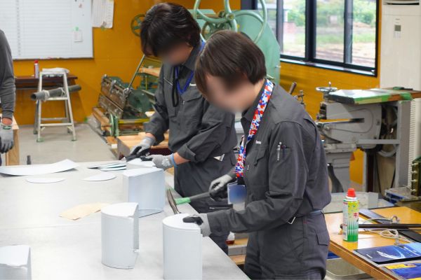 フランジ加工の様子⓵